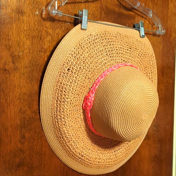 J. Crew Accessories - NWT🌟🌹🐝 J. CREW handwoven straw sunhat 🏖️🍸beach/vacay must-have!